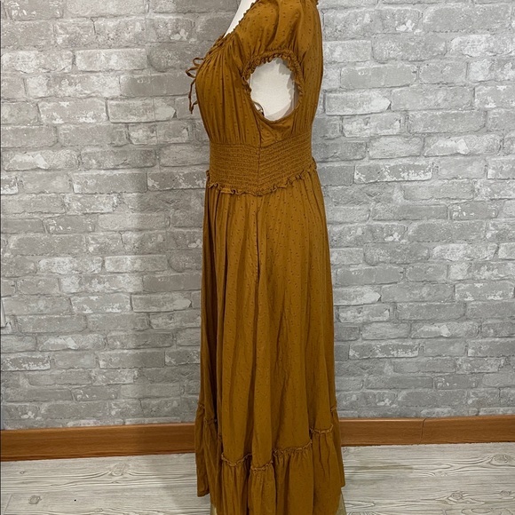 Old Navy  bohemian Swiss dot tiered maxi dress in a miners gold - Picture 3 of 7